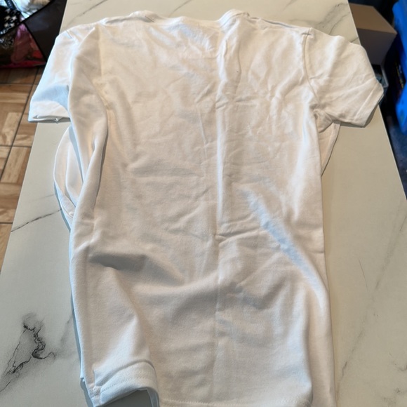 Set of 2 Gildan white cotton short sleeve tees, large - Picture 5 of 5